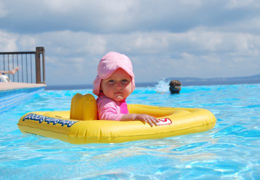 Piscine et bébé : règles de sécurité