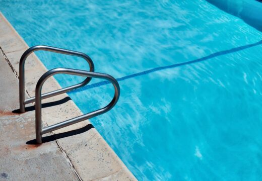 Faut-il changer l’eau de sa piscine tous les ans ?